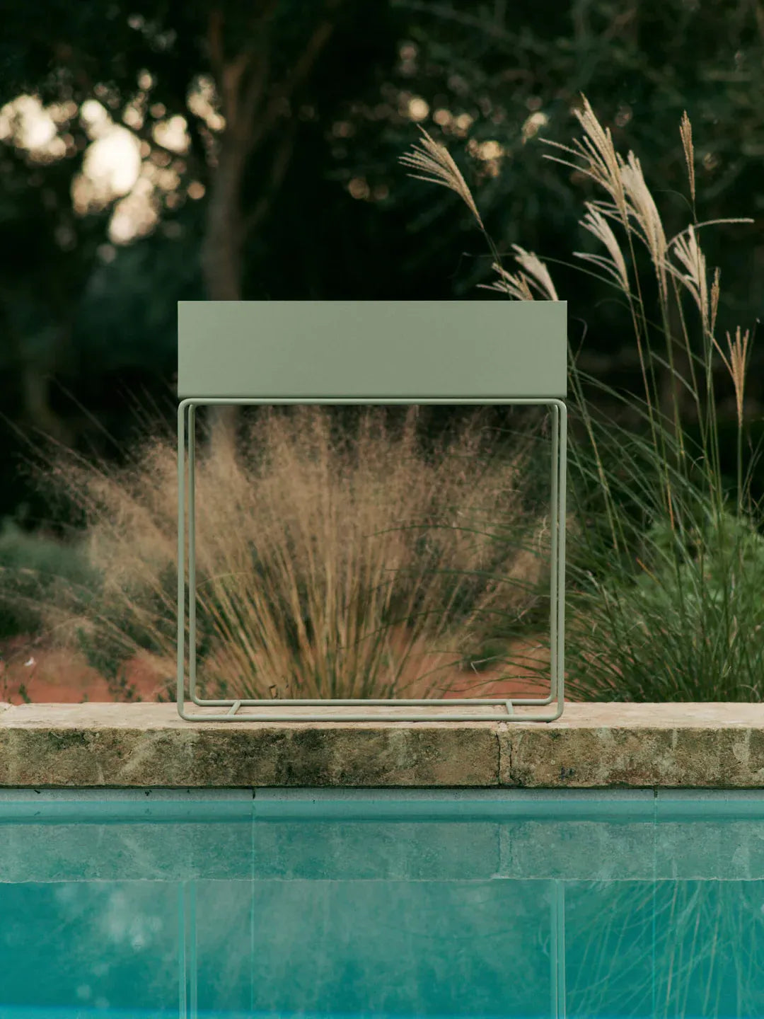 Ferm Living Plant Box – Jardinière sur pieds en vert Tea Green